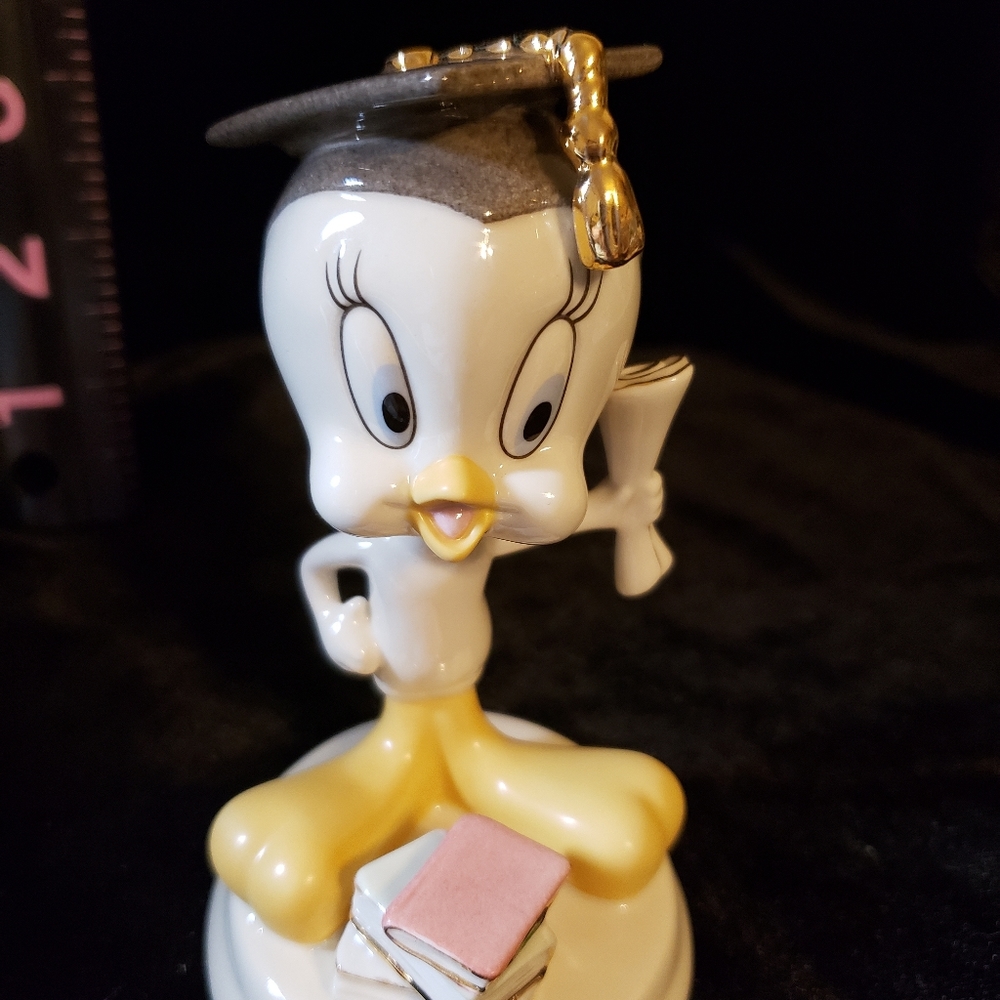 Lenox Graduation Tweety - Picture 2 of 14
